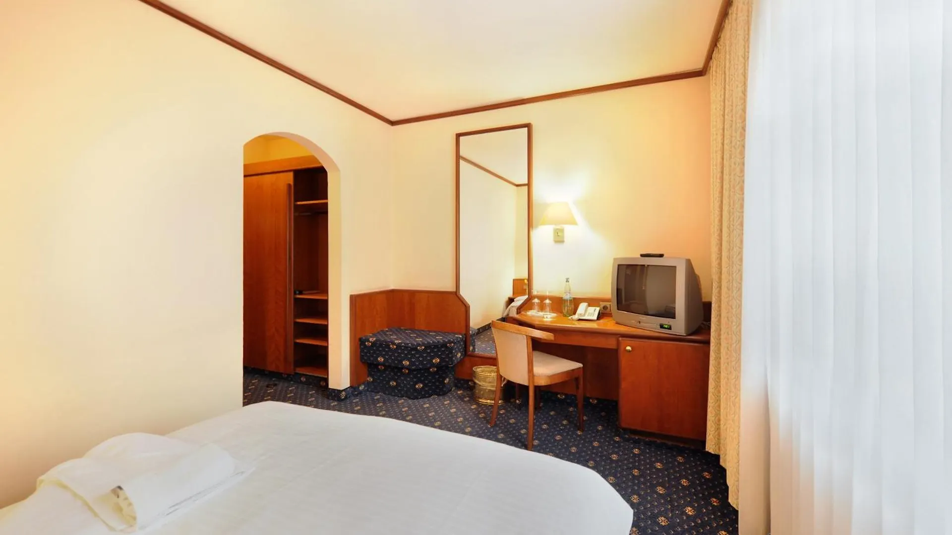 *** Szálloda Ambassador Parkhotel München Németország