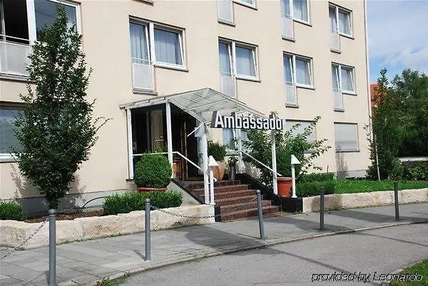 Ambassador Parkhotel München 3*,