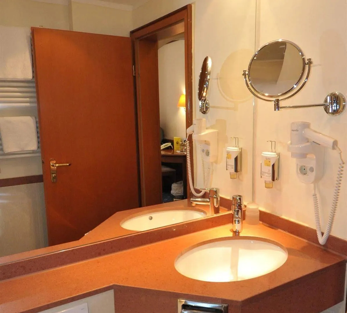 Ambassador Parkhotel München